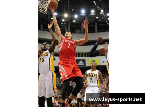 林书豪在NBA季前赛中高效发挥，获得重返联盟的机会 - 副本